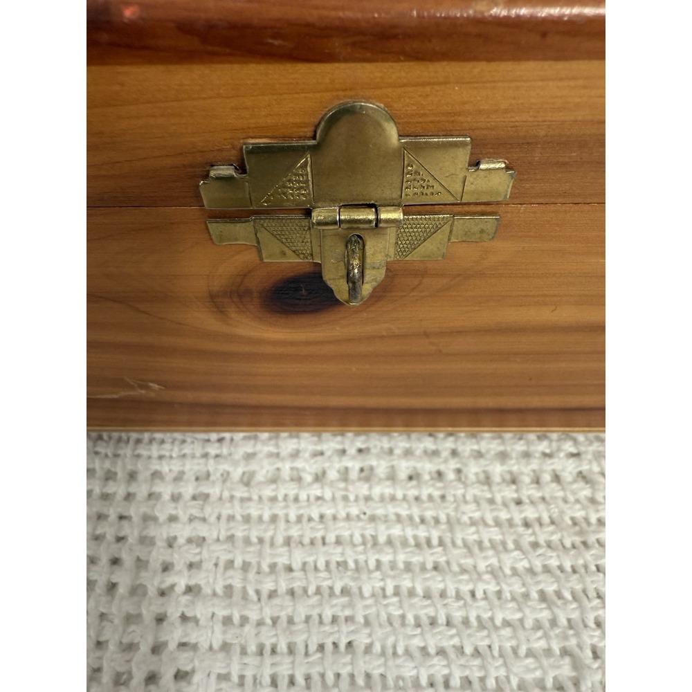 Vtg Wood 1950s Carved Candy Jewelry Box Floral Lid Inset Mirror Dovetailed - Picture 3 of 8
